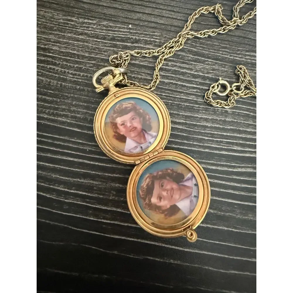 6/$25 Vintage Gold Chain Secret Photo Pendent Necklace - Picture 4 of 5